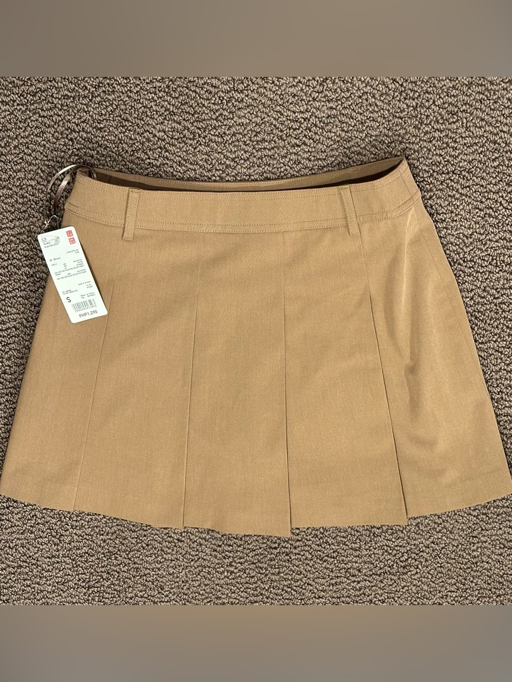UNIQLO Women's Pleated Mini Skirt in Tan - Small